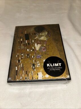 KLIMT Boxed set of 16 notecards featuring 'The Kiss' by Gustav Klimt.